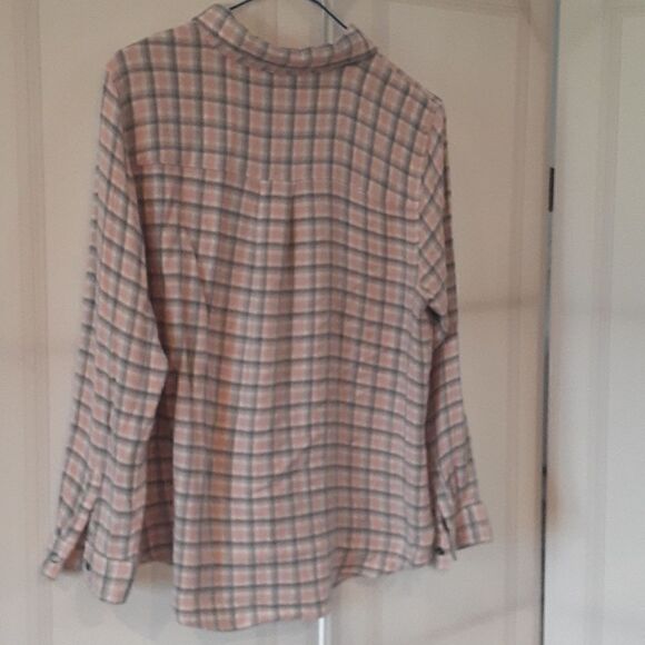 Women' size S cozy flannel feel shirt with snap front - Picture 3 of 6